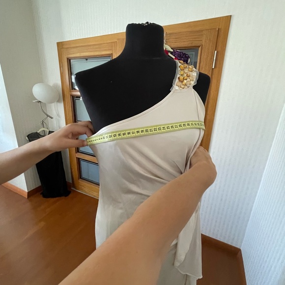 Gorgeous one shoulder summer dress. Beautiful soft ivory/cream. - Picture 10 of 12